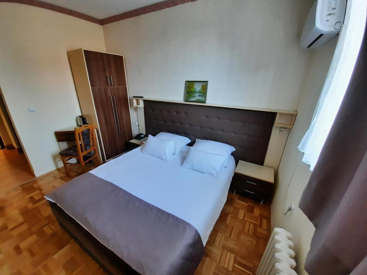 Hotel & Restaurant Great Wall - Airport Sarajevo Bagian luar foto