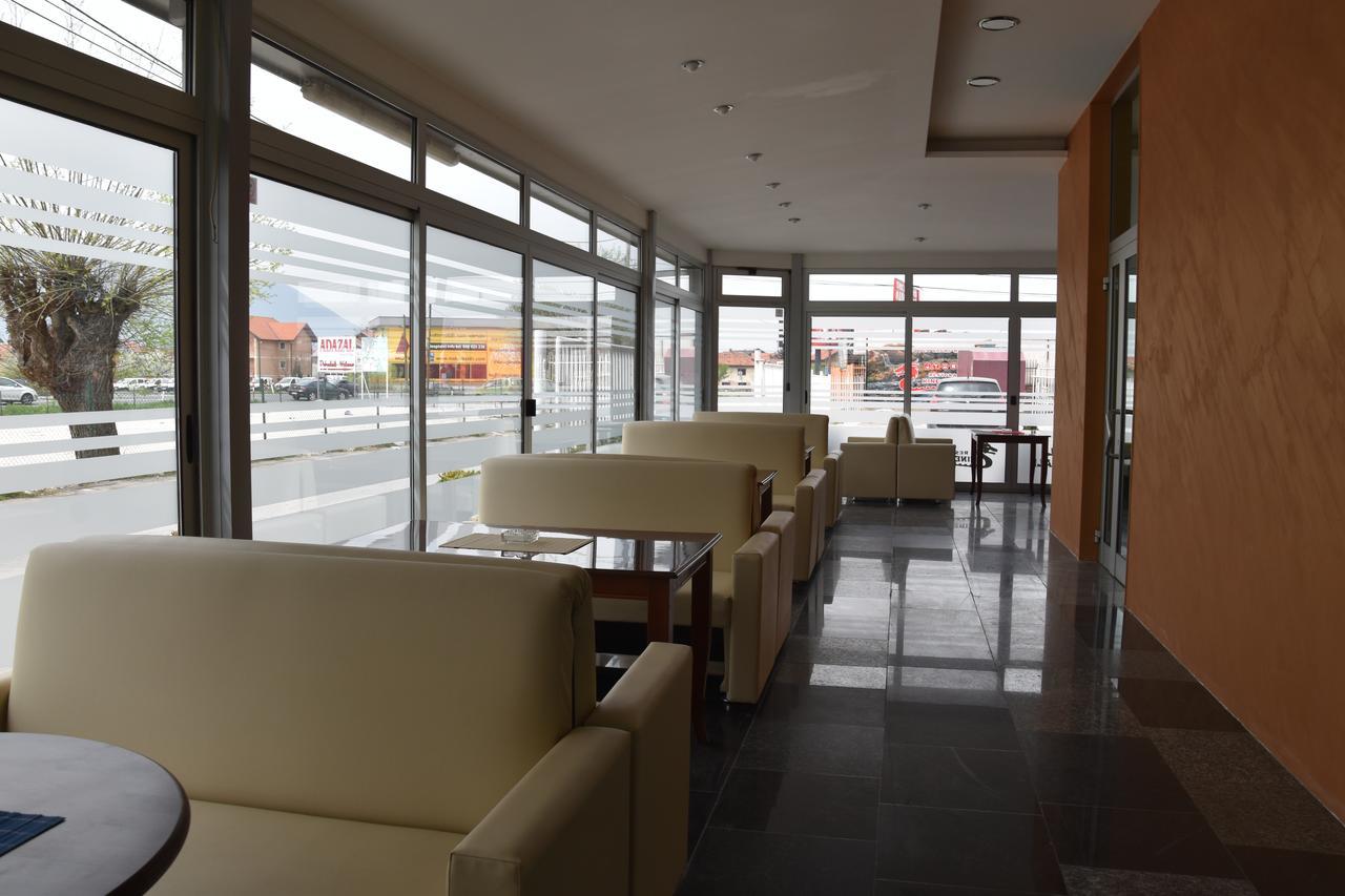 Hotel & Restaurant Great Wall - Airport Sarajevo Bagian luar foto