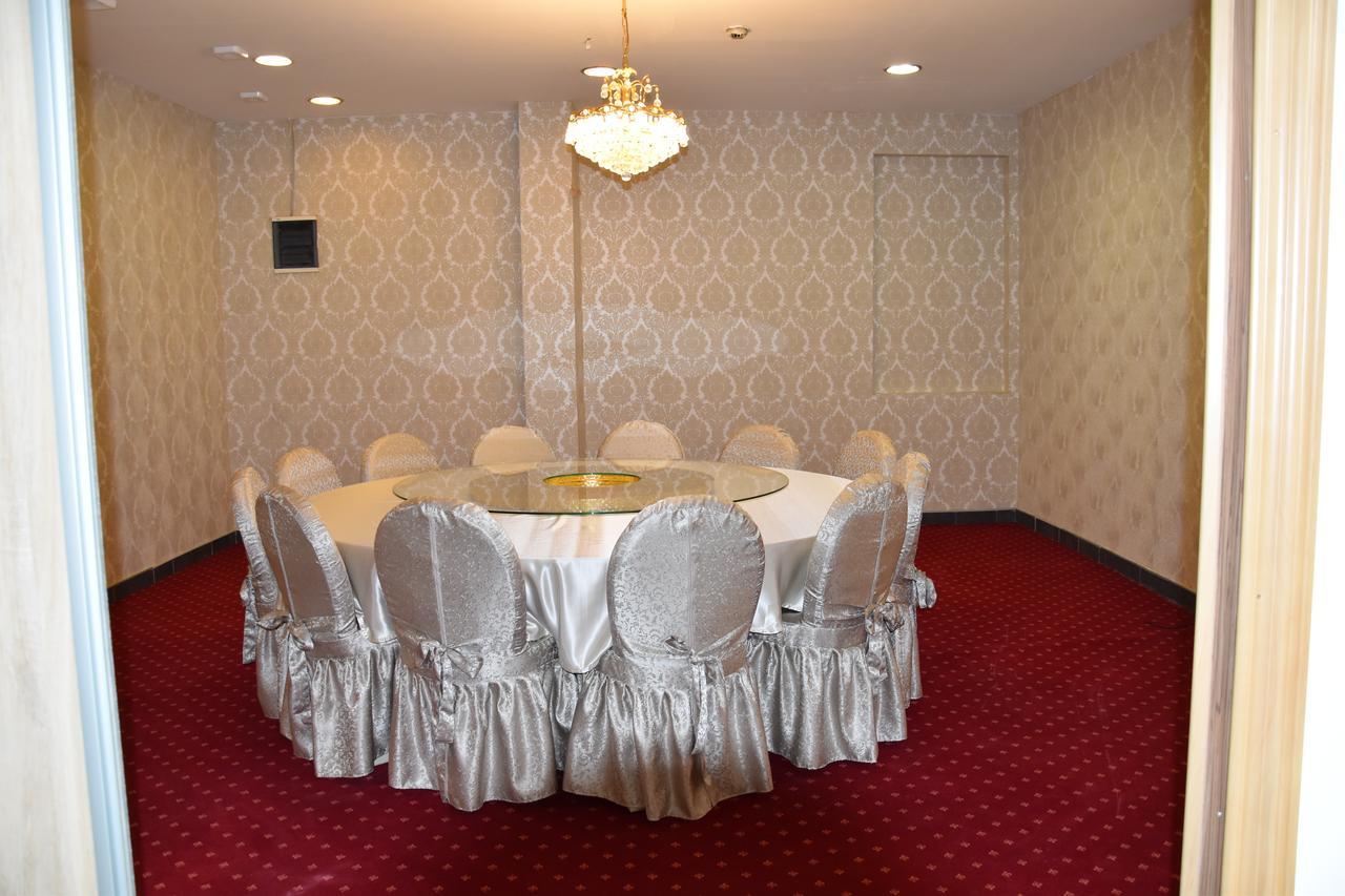 Hotel & Restaurant Great Wall - Airport Sarajevo Bagian luar foto