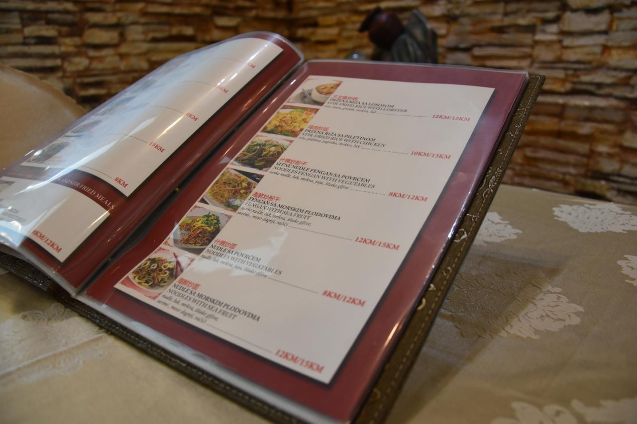 Hotel & Restaurant Great Wall - Airport Sarajevo Bagian luar foto