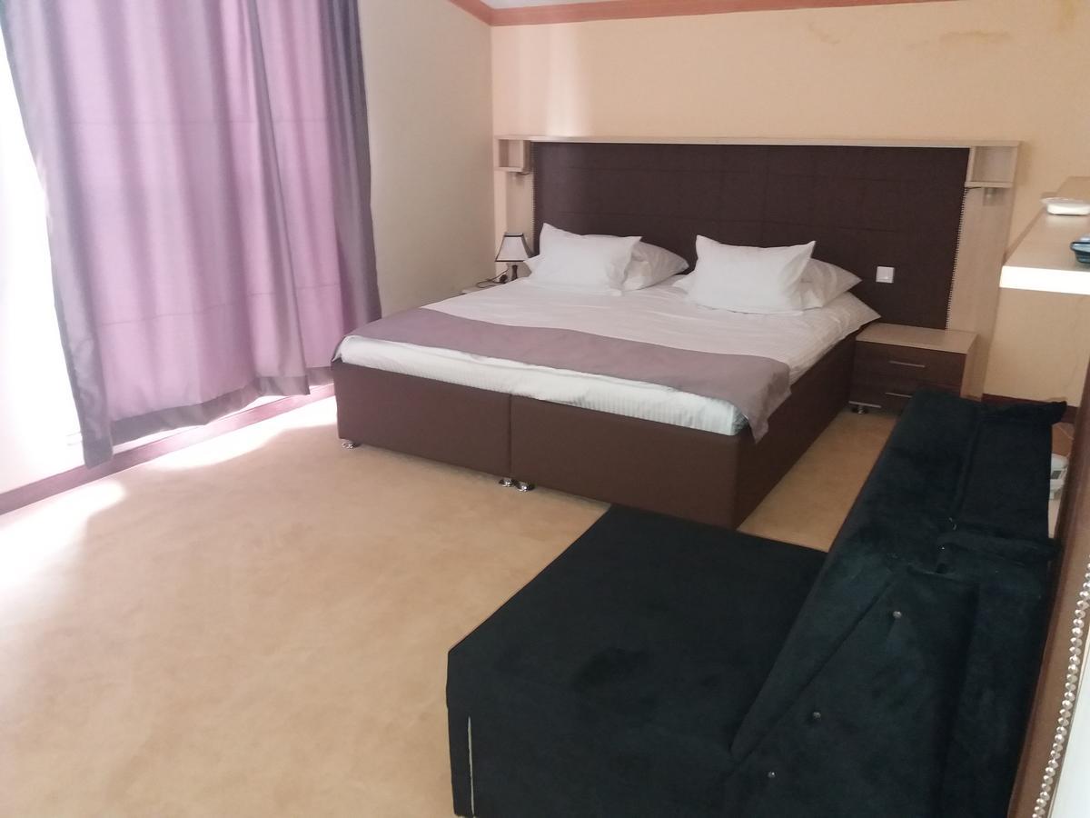 Hotel & Restaurant Great Wall - Airport Sarajevo Bagian luar foto
