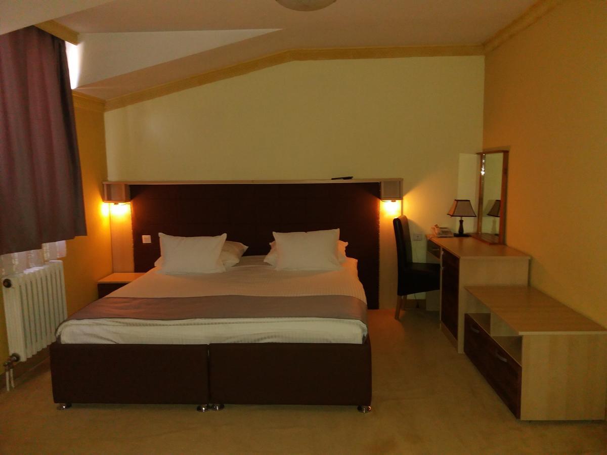 Hotel & Restaurant Great Wall - Airport Sarajevo Bagian luar foto