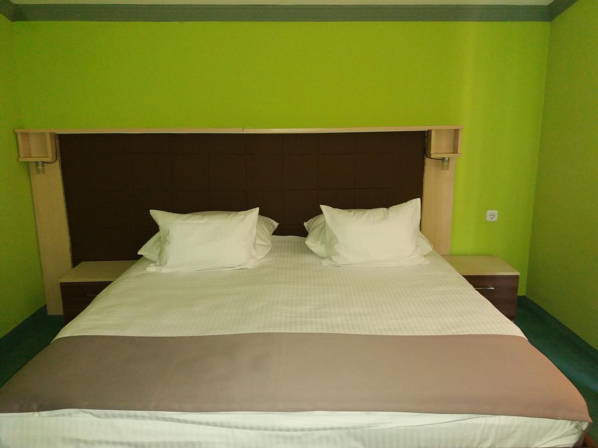 Hotel & Restaurant Great Wall - Airport Sarajevo Bagian luar foto