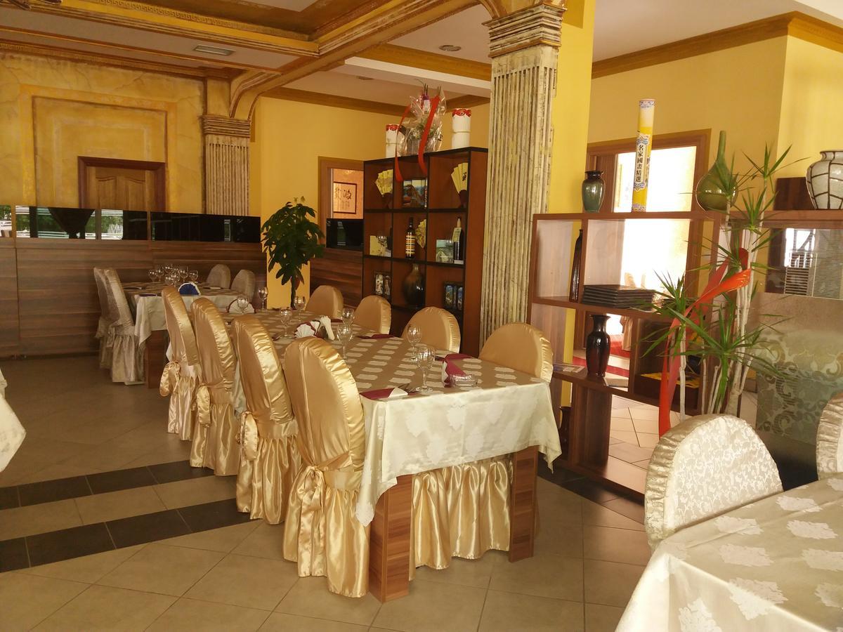 Hotel & Restaurant Great Wall - Airport Sarajevo Bagian luar foto