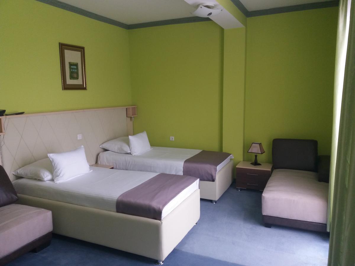 Hotel & Restaurant Great Wall - Airport Sarajevo Bagian luar foto