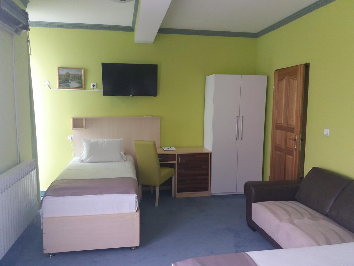 Hotel & Restaurant Great Wall - Airport Sarajevo Bagian luar foto