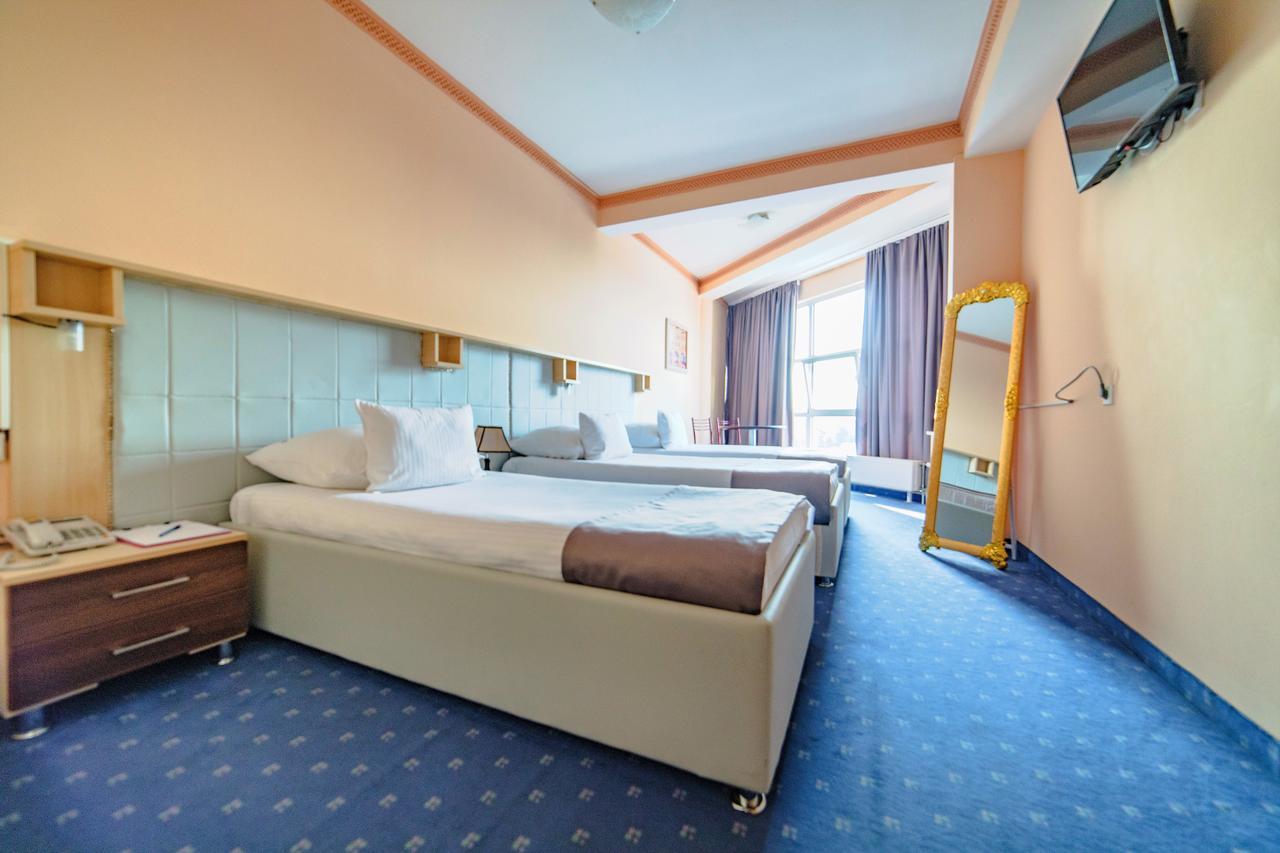 Hotel & Restaurant Great Wall - Airport Sarajevo Bagian luar foto