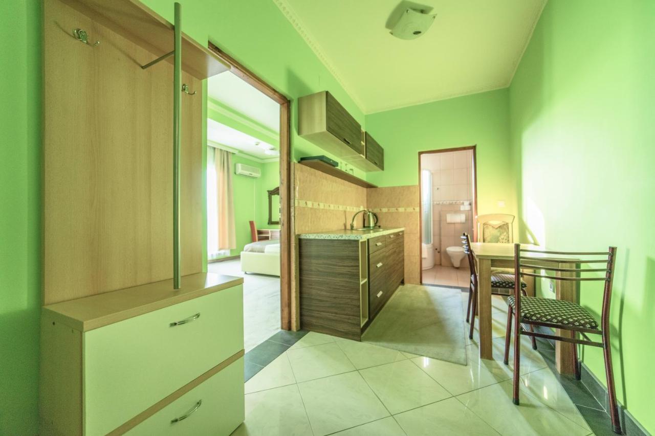 Hotel & Restaurant Great Wall - Airport Sarajevo Bagian luar foto