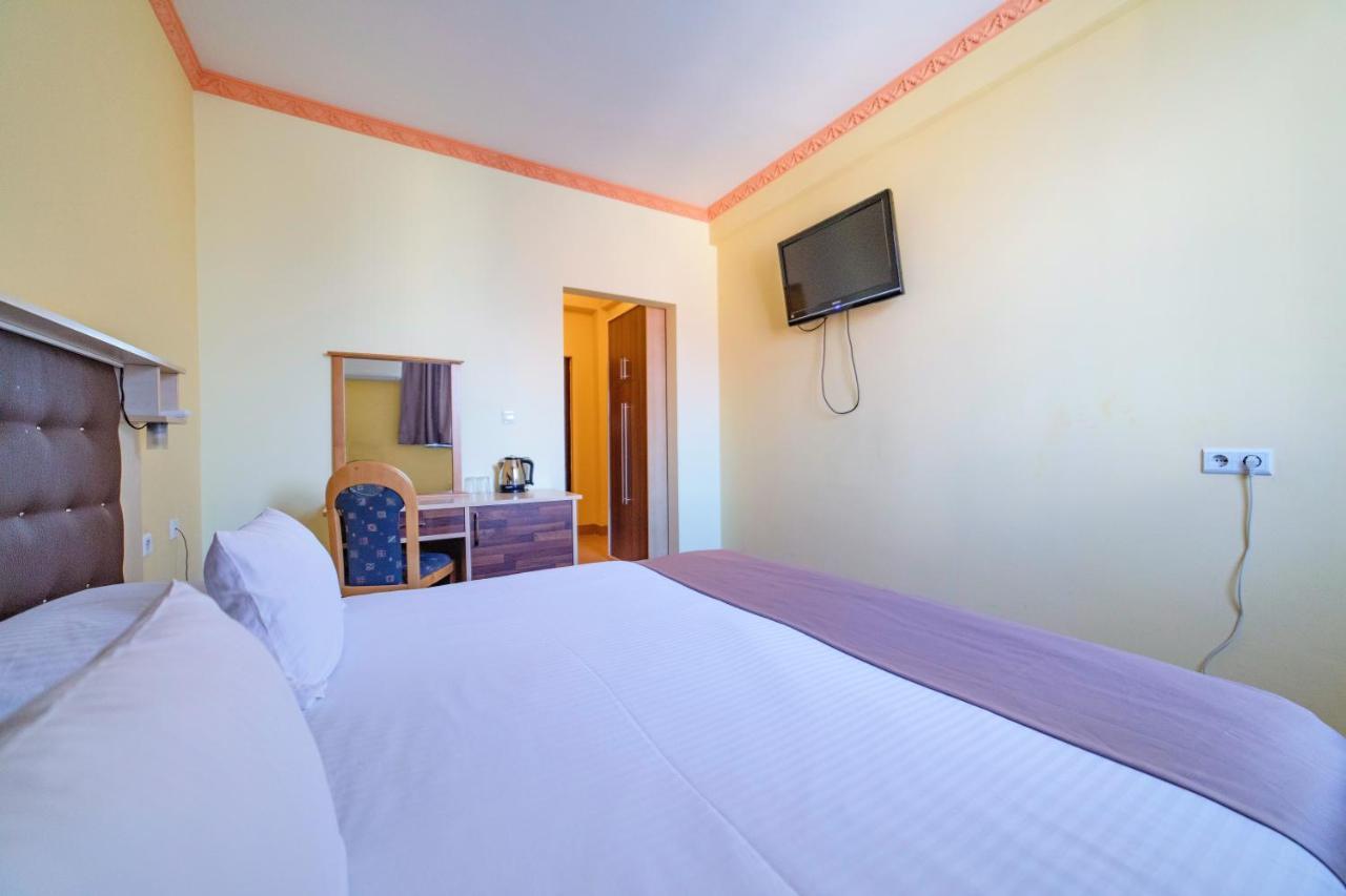 Hotel & Restaurant Great Wall - Airport Sarajevo Bagian luar foto